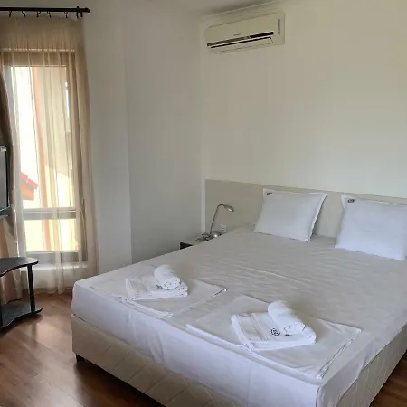 Holiday Aparthotel *