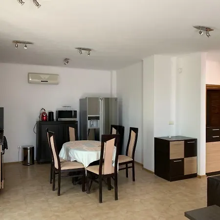Holiday Aparthotel Lozenets